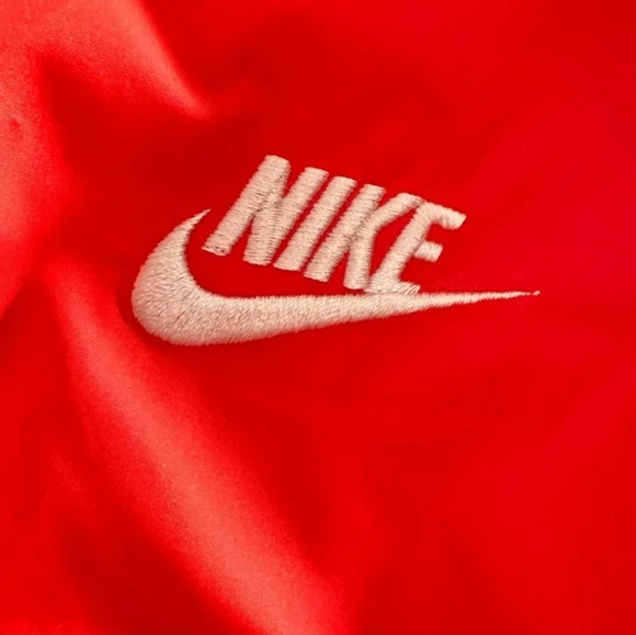 NWT Women's Nike Sportswear Heritage Crop Windrunner Jacket - Picture 2 of 8